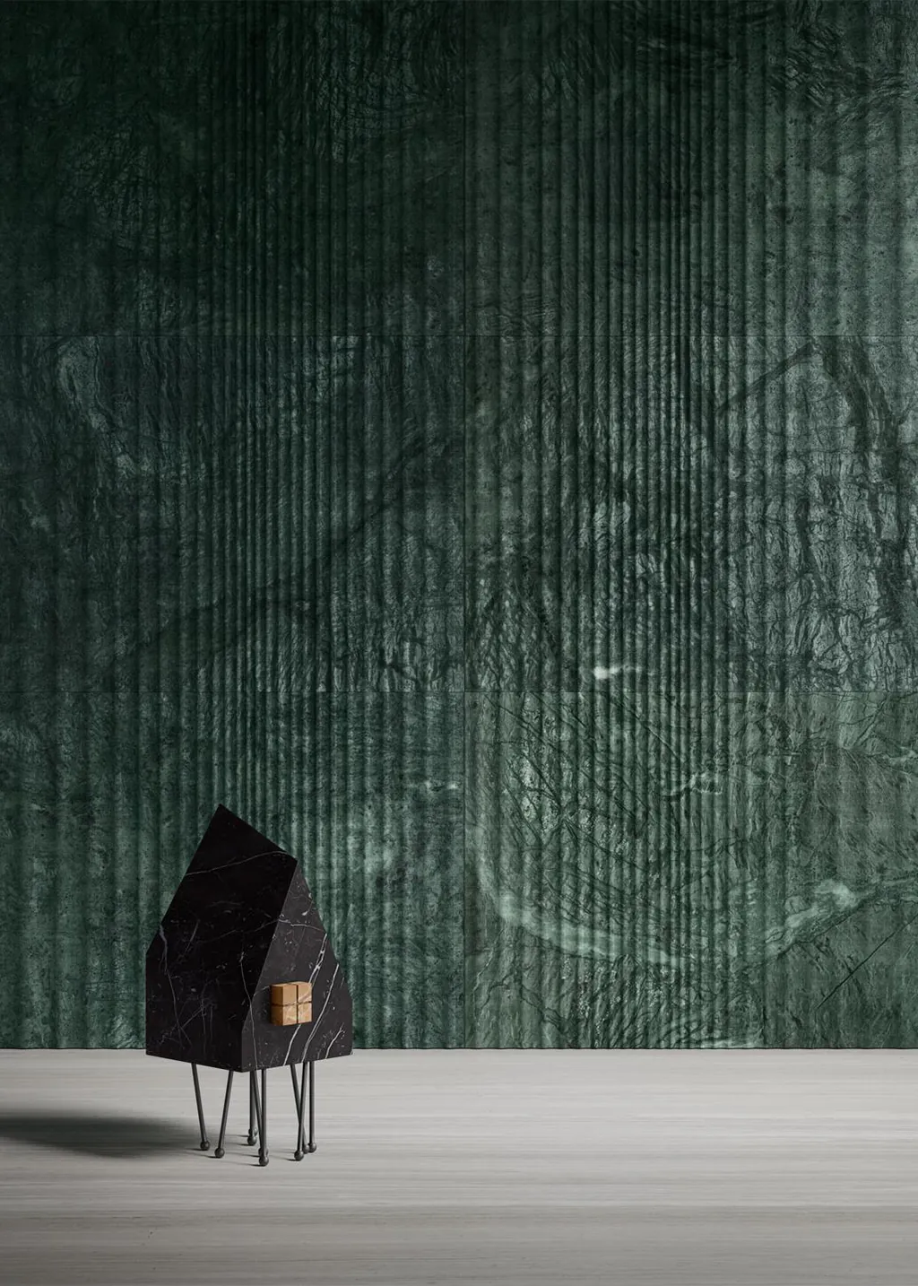 Salvatori Nagi groene marmeren wandbekleding in Verde Guatemala natuursteen met handgebeitel reliëfpatroon